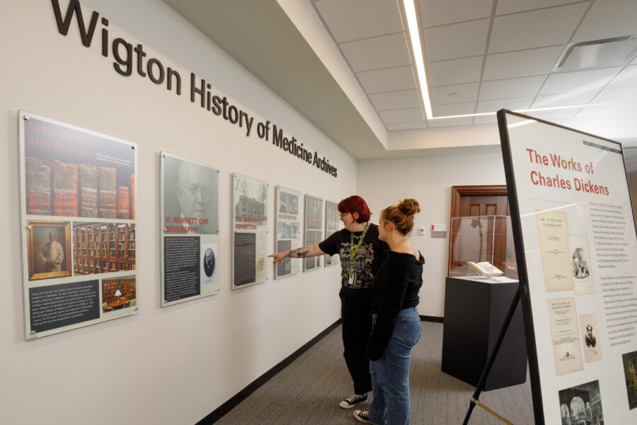 Students discussing an exhibition in the library&period;